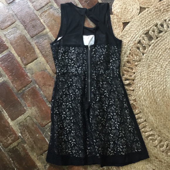 Dress - Picture 3 of 5